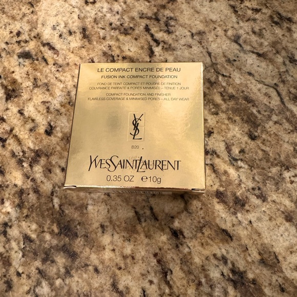 YSL Fusion Ink Cushion Foundation - Picture 1 of 5